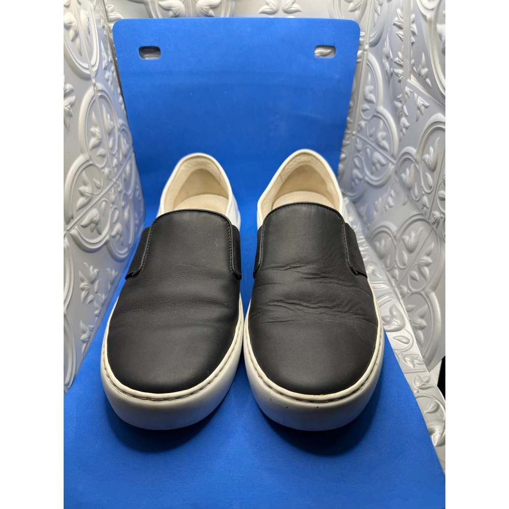 Chanel Two Tone Black White Leather Slip On Sneakers CC Logo Flats - Picture 6 of 15